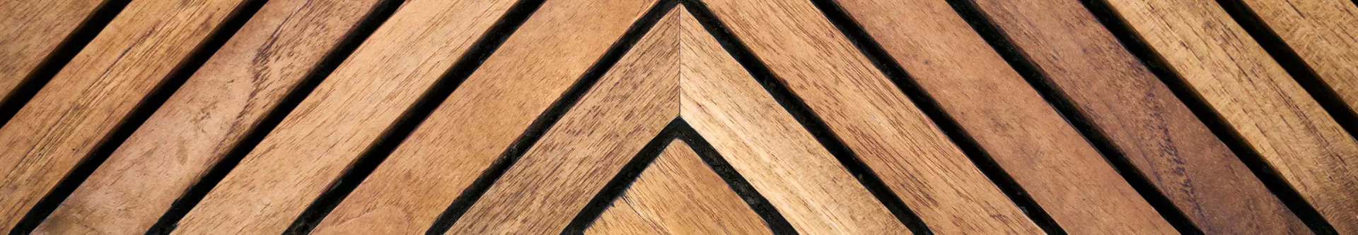 Drewniana podłoga w sosenke